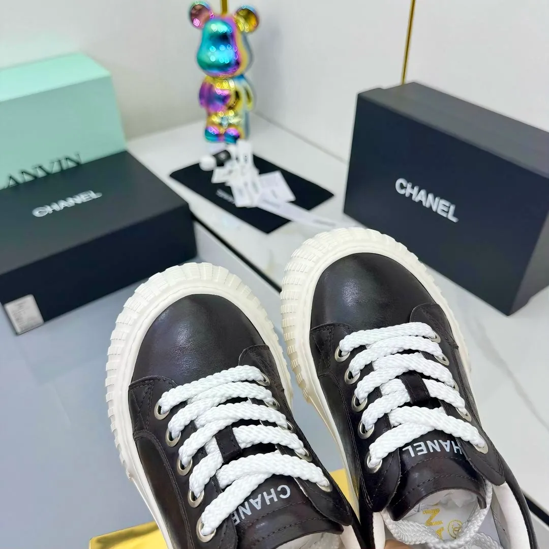 👟👟Ex-factory price 640👟👟 Chanel bread shoes ~ original calfskin panda shoes Chanel 25C latest hot style panda black and white sports shoes casual sneakers Xiaoxiang hot item classic black and white panda color coco girls must pay Fabric: original custom mixed sheepskin lining: original imported breathable mesh lining outsole: Original molded rubber + TPU combination Size: Women's 35-41